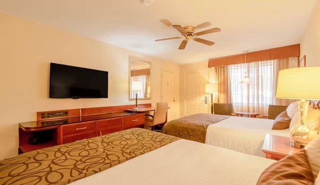 Near Colorado River Sightseeing | 2 Queen Beds | Outdoor Pool