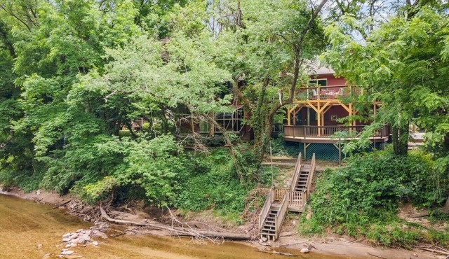 Near WCU~Fire Pit~Hot Tub~Game Room~River Front!
