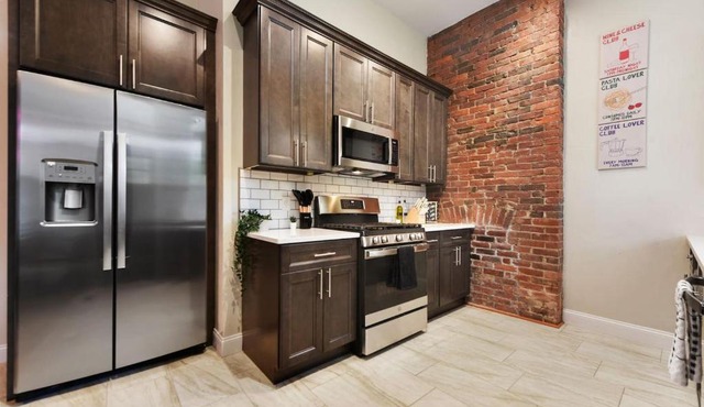 Netflix+BBQ+Free Parking Near Shops in East Liberty