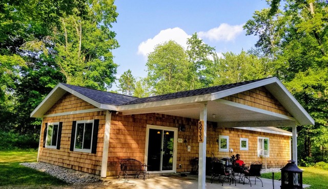 NEW 2017 cottage on private, secluded 10 wooded acres 2 mi. from TORCH LAKE