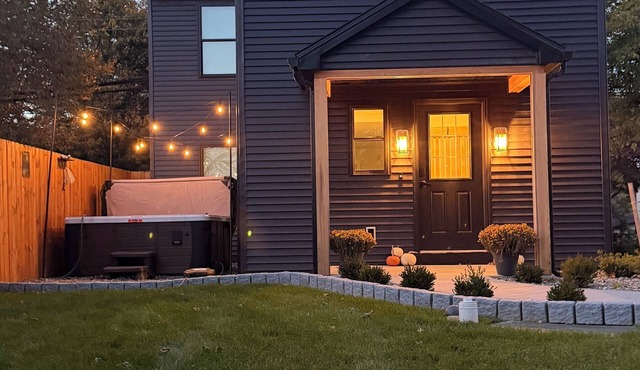 New Build Hot Tub Family Retreat in Amish Country