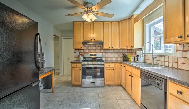 New Fairfield Home w/Beach Access & Fire Pit