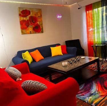 New Modern 2BR Townhome Near Duke with Unique Glow Room