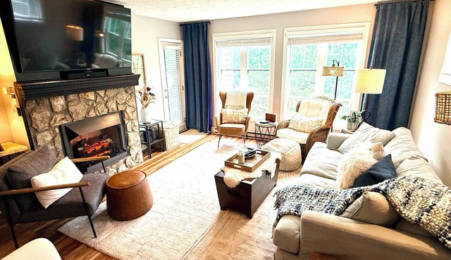New! Modern Luxe Retreat w/2 Private King Suites; A/C and Mtn Views!