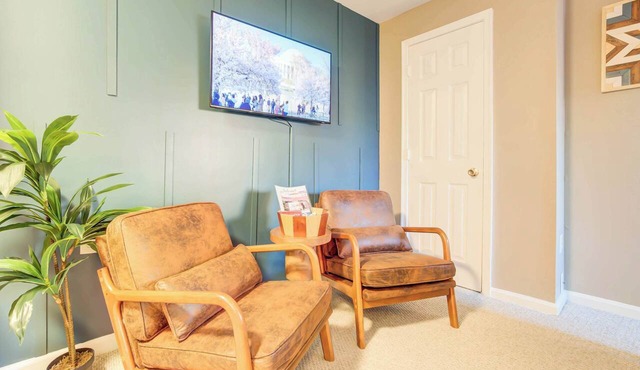 NEW Reno! 1 Blk 2 King St