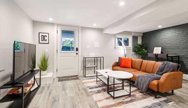 NEW Stylish Suite near Manor Park