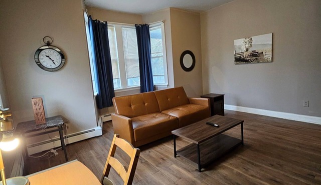 Nice spacious apartment near Whole Foods, Brown University