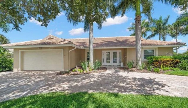 No Hurricane Damage Tranquil Canal Home Near Downtown, Beaches & More