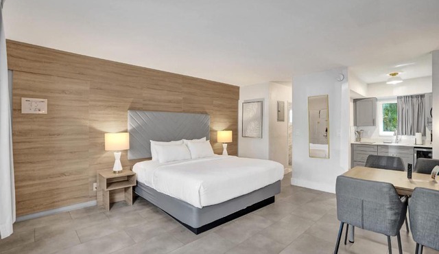 Ocean Blvd King Suite with Kitchenette at The Botanica