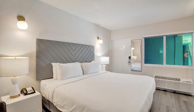 Ocean Blvd King Suite Hideaway