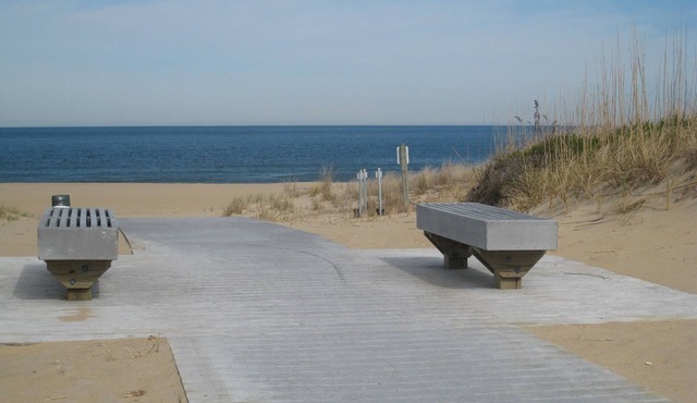 Ocean Side North End 3-Bedroom Condo - 2 min Walk to Beach