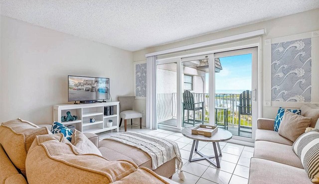 Ocean View Condo Close to the Pier on the Beach!