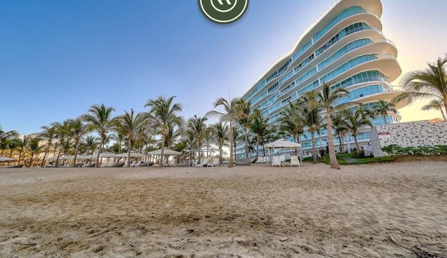 Oceanfront 2BR Condo - Pool - Cevicheria - Beach