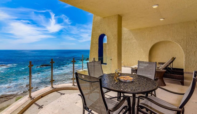 Oceanfront, Gound floor, Steps to the Beach!