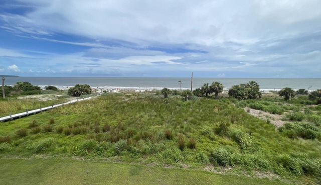 OCEANFRONT! Pool & Land Trans included!