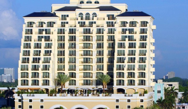 Oceanfront Suite w/ Free WiFi, Kitchenette, & Furnished Private Balcony