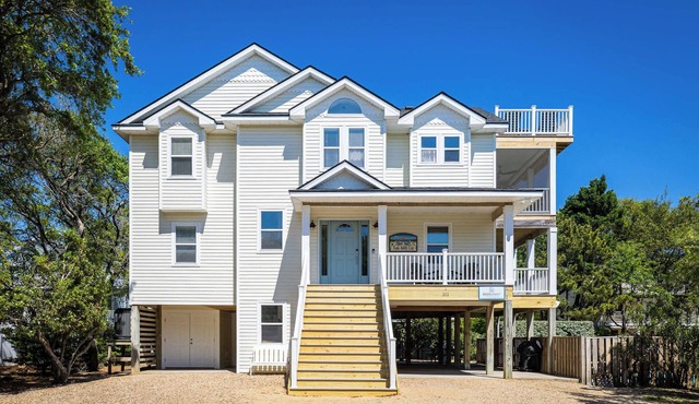 Oceanside Duck Retreat w Pool, Spa, Mins to Beach!