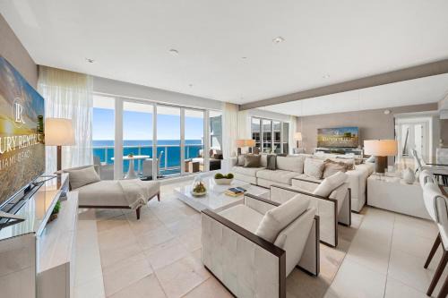 Oceanview Private Residence at 1 Hotel and Homes - PH1718