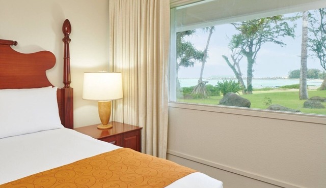 Oceanview Room Near Shopping & Dining with Easy Beach Access