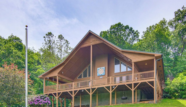 On-Site Forest Trail Access! Home in Burnsville