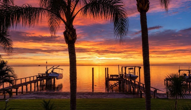 On the Gulf! Luxury 4/3 with 2 Master Bedrooms, Pool and Spa and dock!