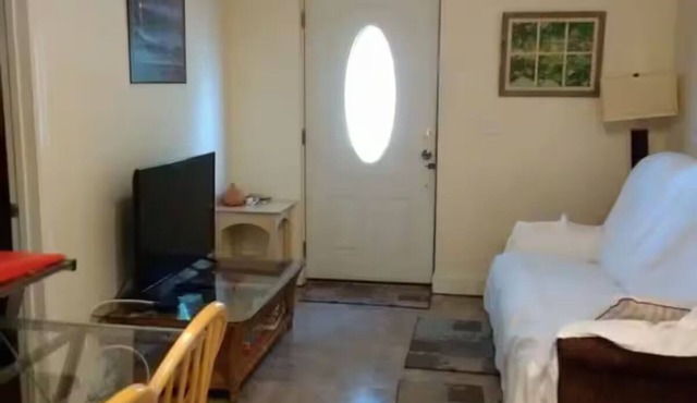 One Bedroom converted Apartment close to the Rainbow Springs State Park.