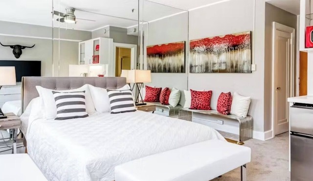 Palm Beach 1BR | Near Beach and Pool