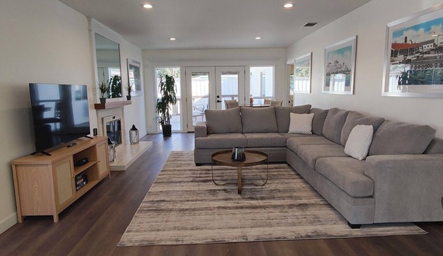 Palm Grove Retreat LBX Close to all So Cal Venues and Attractions