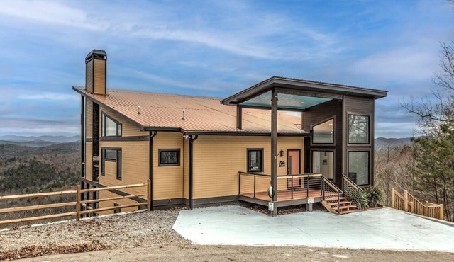 Panoramic Views from Modern Mountain Chalet close to Blue Ridge, GA.