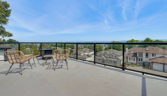 Panoramic Views! Hilltop Haven 6 Mi to Lumen Field