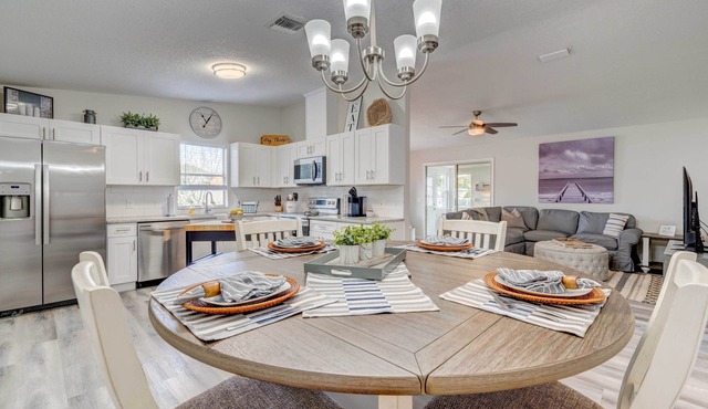 Peaceful Lady Lake Home w/Screened-in Porch!