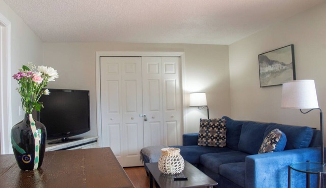 Peaceful pet friendly 1-bedroom with in unit laundry in enjoyable Manchester