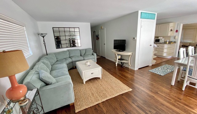 Perfect Beach Vacation Home - One Block From The Beach