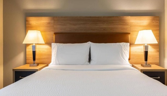 Perfect for Spending Quality Downtime, 2 Rooms, Minutes to Savannah Beach!