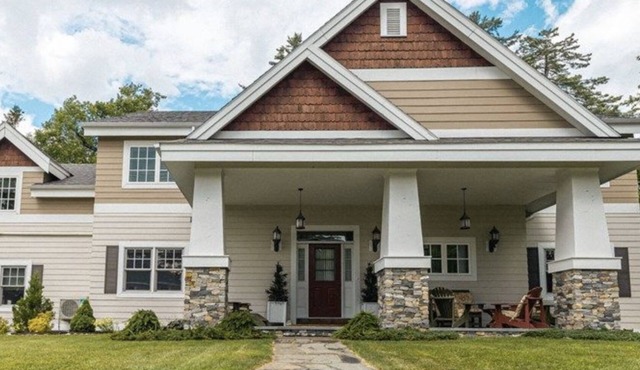 Perfect place for a tranquil family gathering - just a few blocks from town