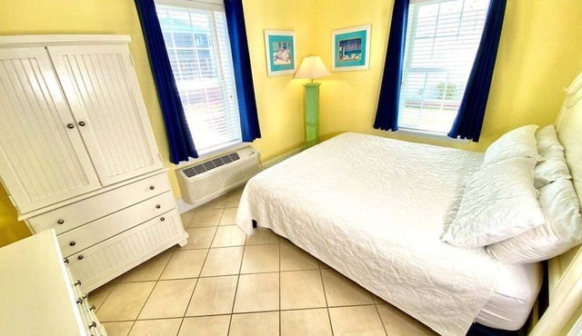 Pet-friendly, 3 Blocks to Beach, Pool, #503