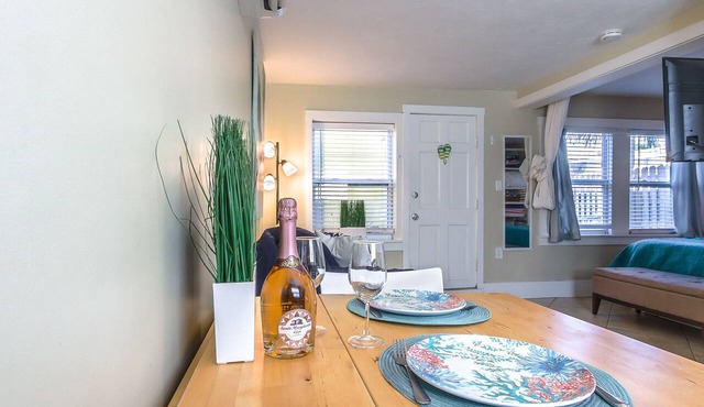 Pet-Friendly Cozy Beach Bungalow | 1 Min to Pass-a-Grille Beach with Parking