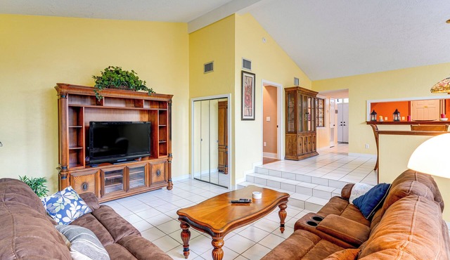 Pet-Friendly Haines City Gem w/Community Pool