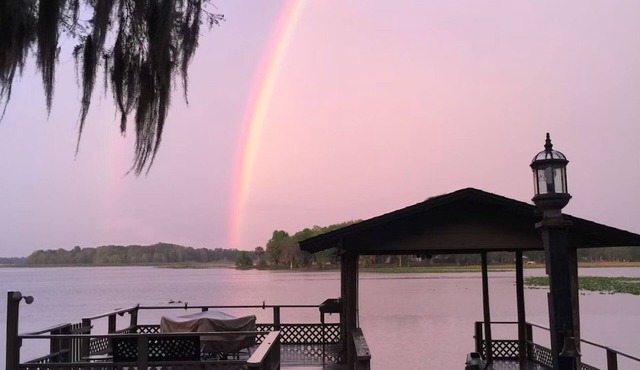 Pet-Friendly Lake View Retreat with Stunning Views & Fun!