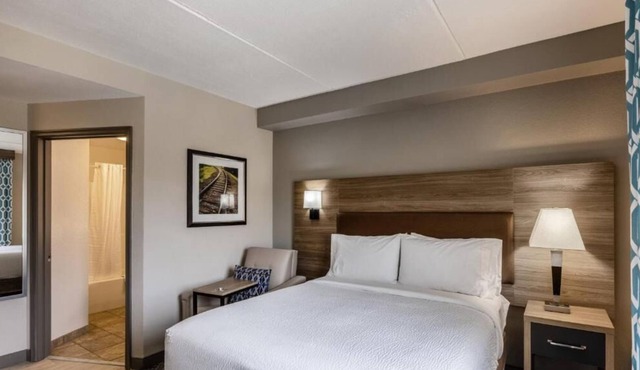 Pet-friendly Property! Three Relaxing Rooms, Steps to Sergeant Jasper State Park