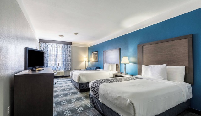 Platinum Inn & Suites Webster