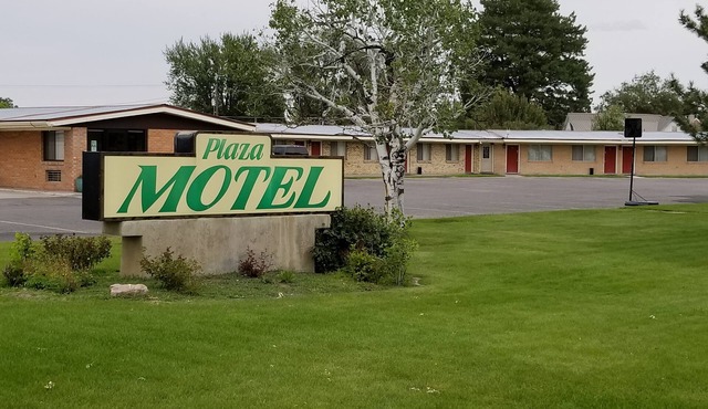 Plaza Motel