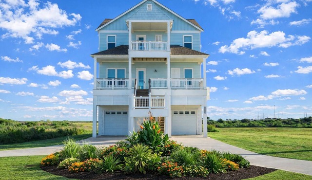 Pointe West 5BR Bayfront | Sleeps 15 | Mins to Beach