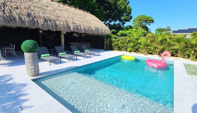 POSHPADZ Presents Villa Tranquila- Private Pool & Tiki Close to Beach Sleeps 10