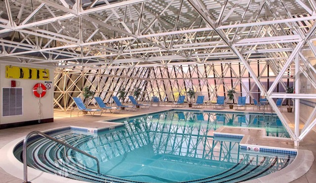 Premium King Retreat w/Indoor Pool l Near Maine Mall & Old Port