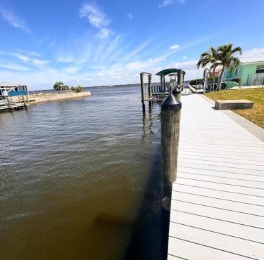 Priceless Waterfront Escape in Matlacha
