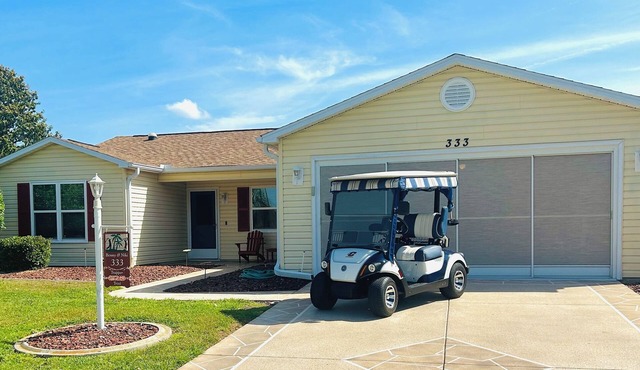 Prime Location - between Sumter Landing and Spanish Springs - Golf Cart
