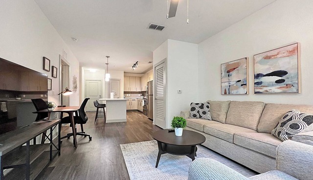 Prime Tampa Living with Lush Courtyard Views!