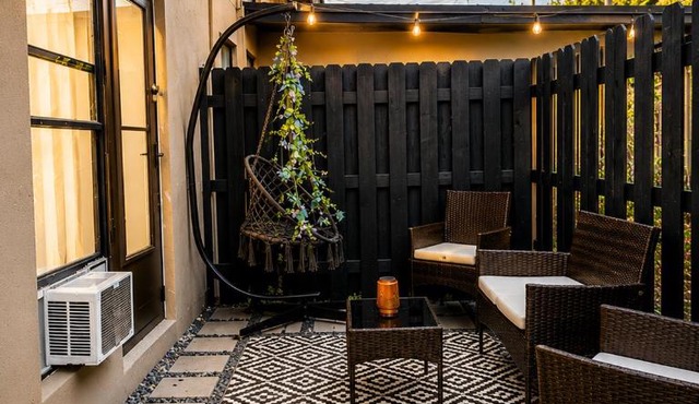 Private 1BR Apt, with Patio and Free Parking
