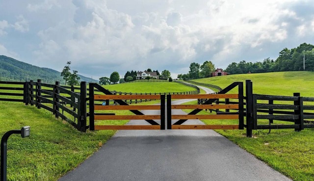 Private 27 Acre Estate ~ Mountain Views + Barn